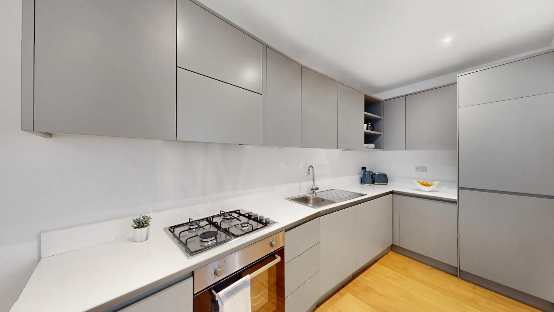 Stylish & Spacious Modern Apartments Near Dalston Kingsland Station London