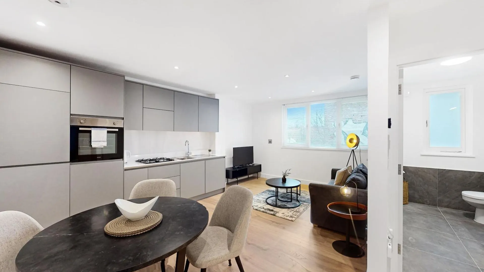 Stylish & Spacious Modern Apartments Near Dalston Kingsland Station Лондон