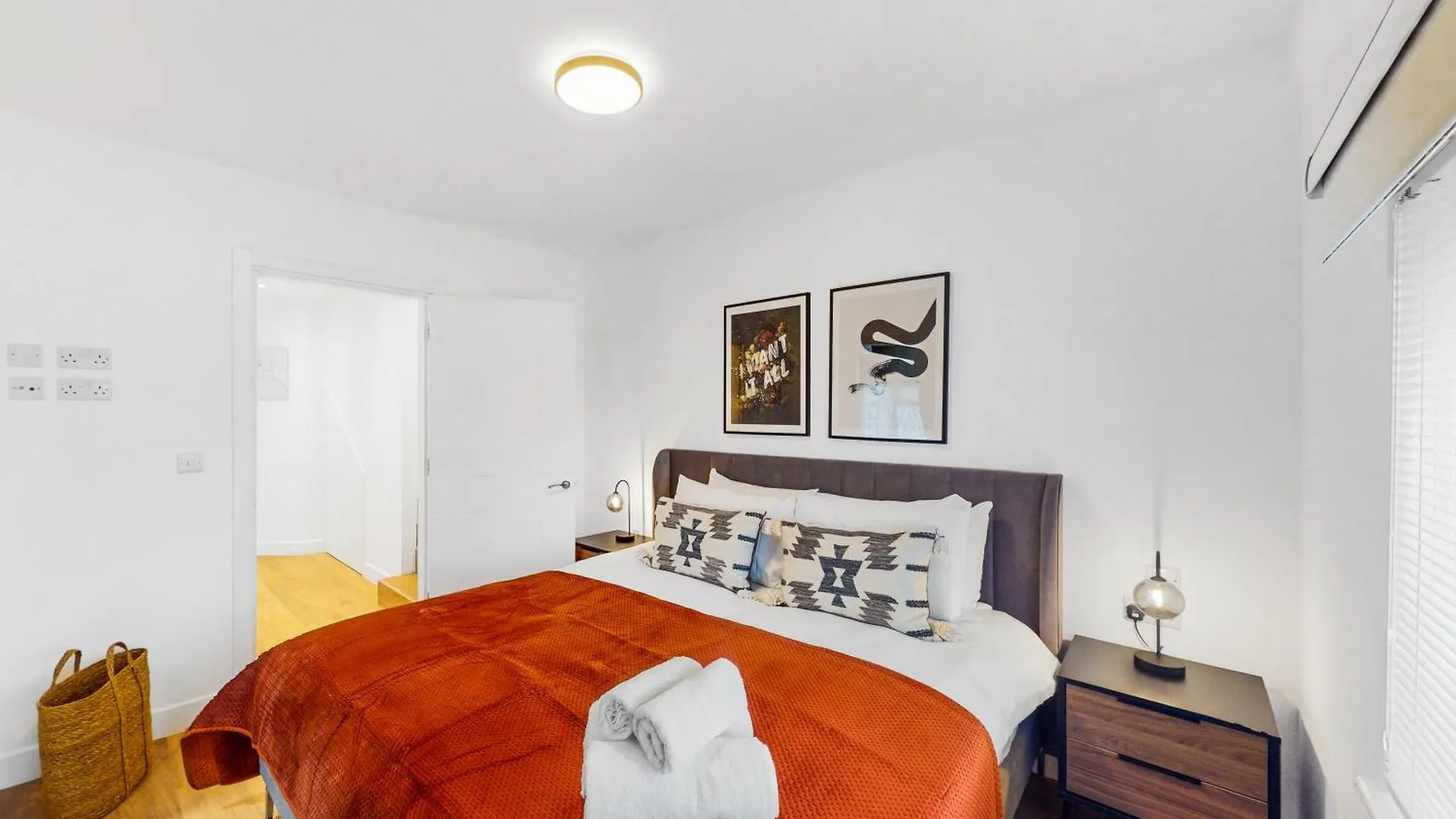 Stylish & Spacious Modern Apartments Near Dalston Kingsland Station Лондон