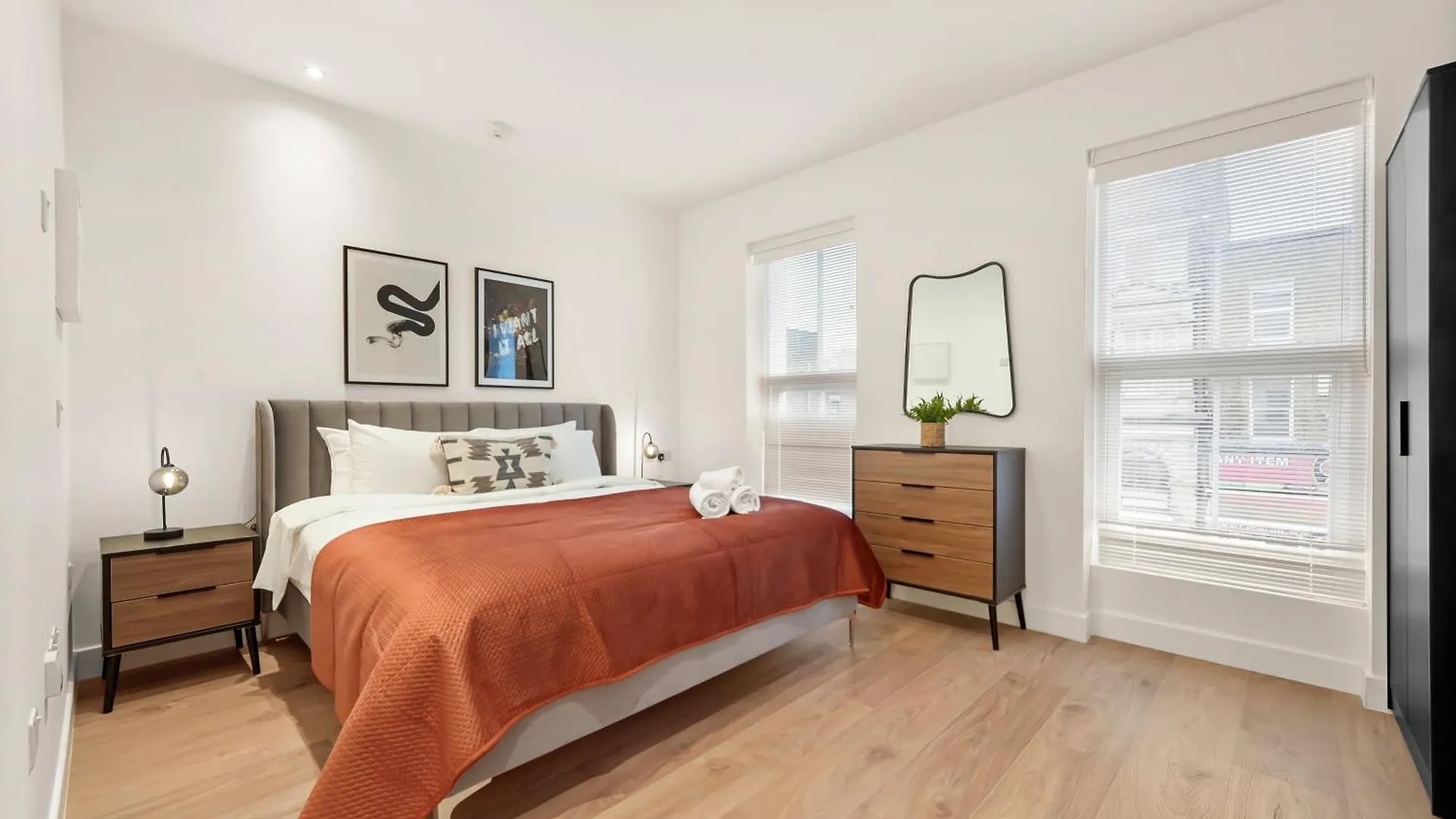Stylish & Spacious Modern Apartments Near Dalston Kingsland Station Лондон