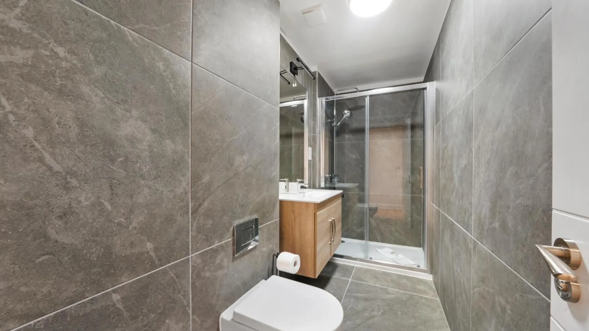 Stylish & Spacious Modern Apartments Near Dalston Kingsland Station London