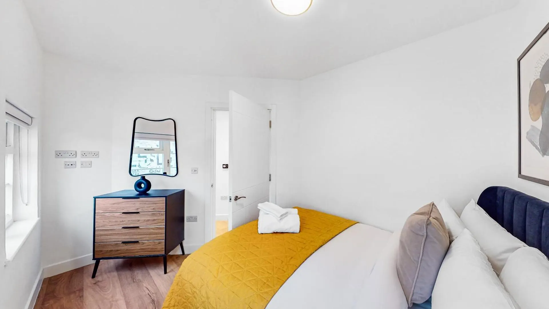 Stylish & Spacious Modern Apartments Near Dalston Kingsland Station Лондон