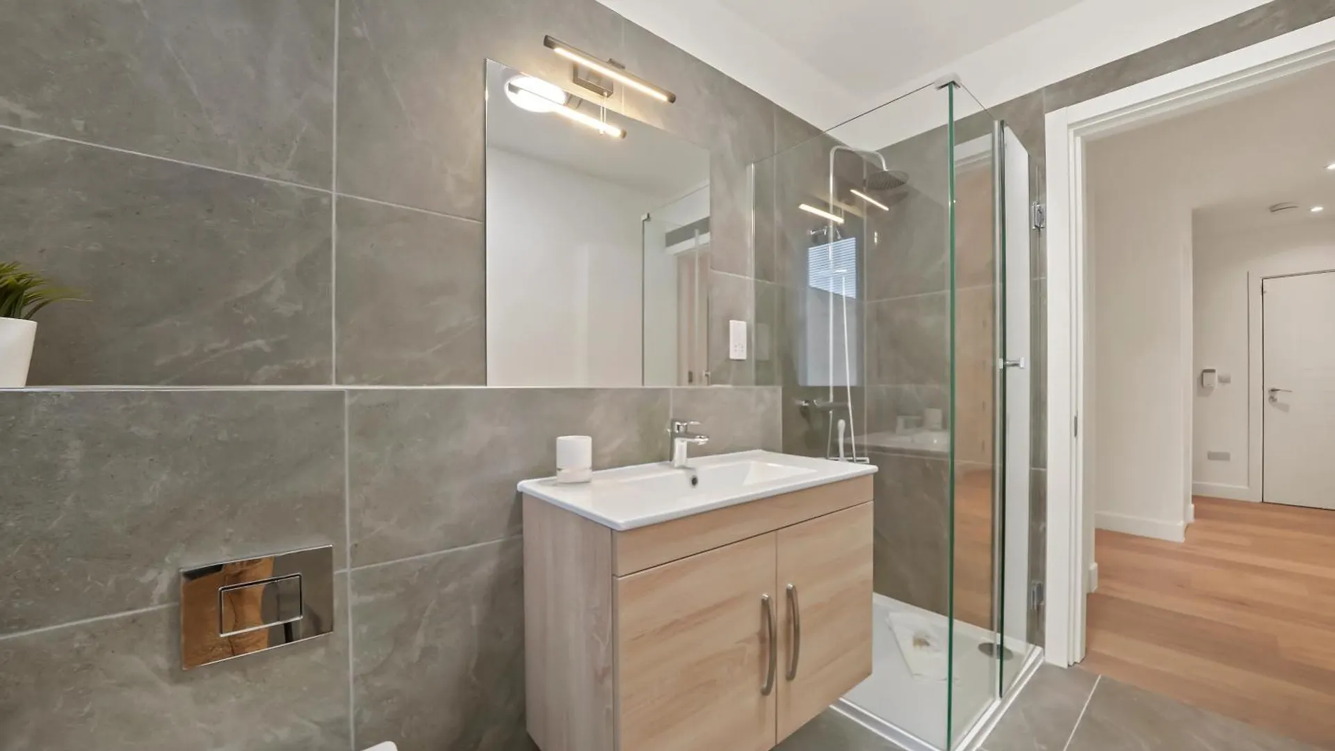 Stylish & Spacious Modern Apartments Near Dalston Kingsland Station London